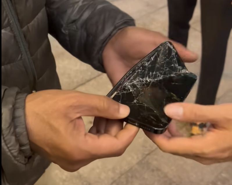 Clip tài xế taxi công nghệ bị đánh tới tấp ở Nha Trang gây xôn xao mạng xã hội- Ảnh 3. Clip tài xế taxi công nghệ bị đánh tới tấp ở Nha Trang gây xôn xao mạng xã hội- Ảnh 3.