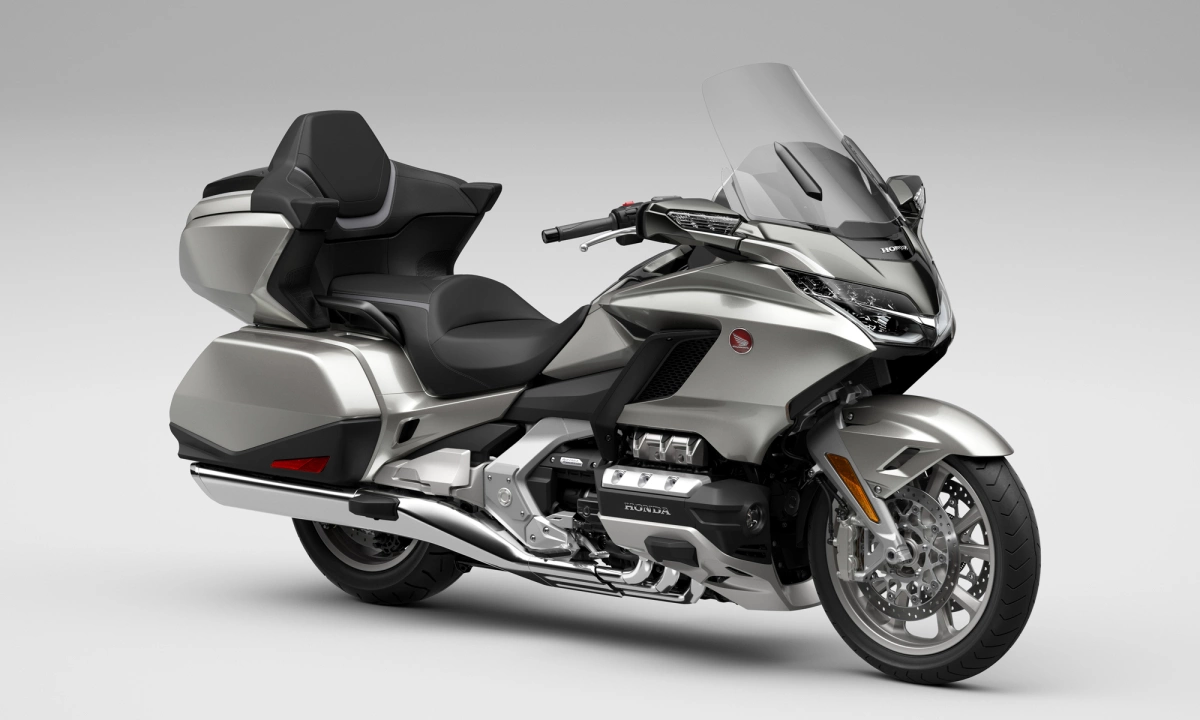 Xe Honda Thái gãy đôi sau tai nạn nhưng người lái chỉ bị thương nhẹ nhờ thứ rất lạ: CSGT cũng dùng xe này- Ảnh 6.