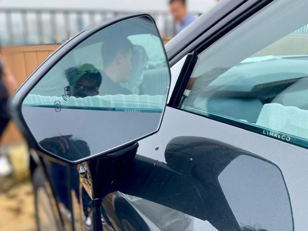 Cách bán Lynk & Co 08 cho người Việt: ‘Hãy kể kính không viền, gương chiếu hậu đặc biệt theo cách này’- Ảnh 7. Cách bán Lynk & Co 08 cho người Việt: ‘Hãy kể kính không viền, gương chiếu hậu đặc biệt theo cách này’- Ảnh 7.