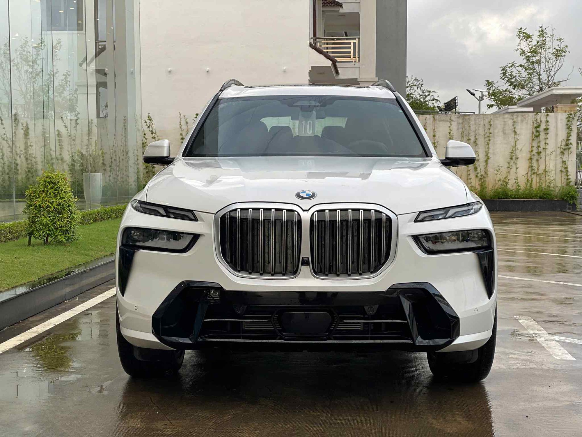 BMW X7 giảm đến 750 triệu đồng: Giá thực tế ngang GLS 450 mới ra mắt nhưng vẫn thấp hơn LX 600 gần 4 tỷ đồng- Ảnh 4. BMW X7 giảm đến 750 triệu đồng: Giá thực tế ngang GLS 450 mới ra mắt nhưng vẫn thấp hơn LX 600 gần 4 tỷ đồng- Ảnh 4.