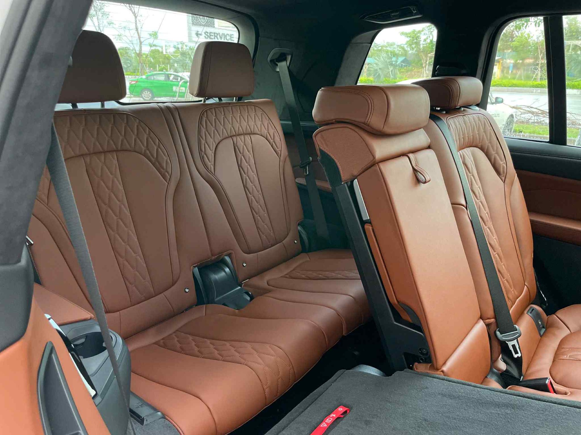 BMW X7 giảm đến 750 triệu đồng: Giá thực tế ngang GLS 450 mới ra mắt nhưng vẫn thấp hơn LX 600 gần 4 tỷ đồng- Ảnh 8. BMW X7 giảm đến 750 triệu đồng: Giá thực tế ngang GLS 450 mới ra mắt nhưng vẫn thấp hơn LX 600 gần 4 tỷ đồng- Ảnh 8.