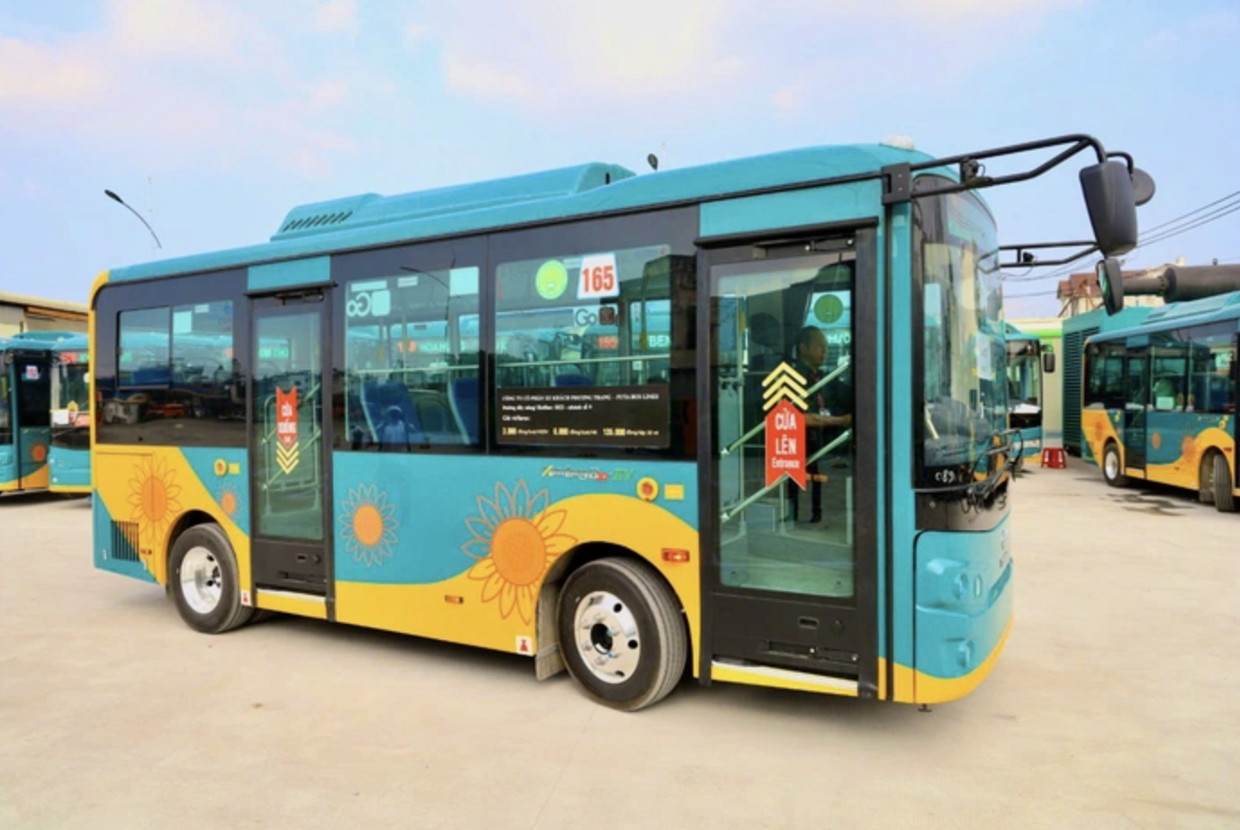 TP HCM muốn “đi trước 20 năm” trong chuyển đổi xe buýt- Ảnh 1. TP HCM muốn “đi trước 20 năm” trong chuyển đổi xe buýt- Ảnh 1.