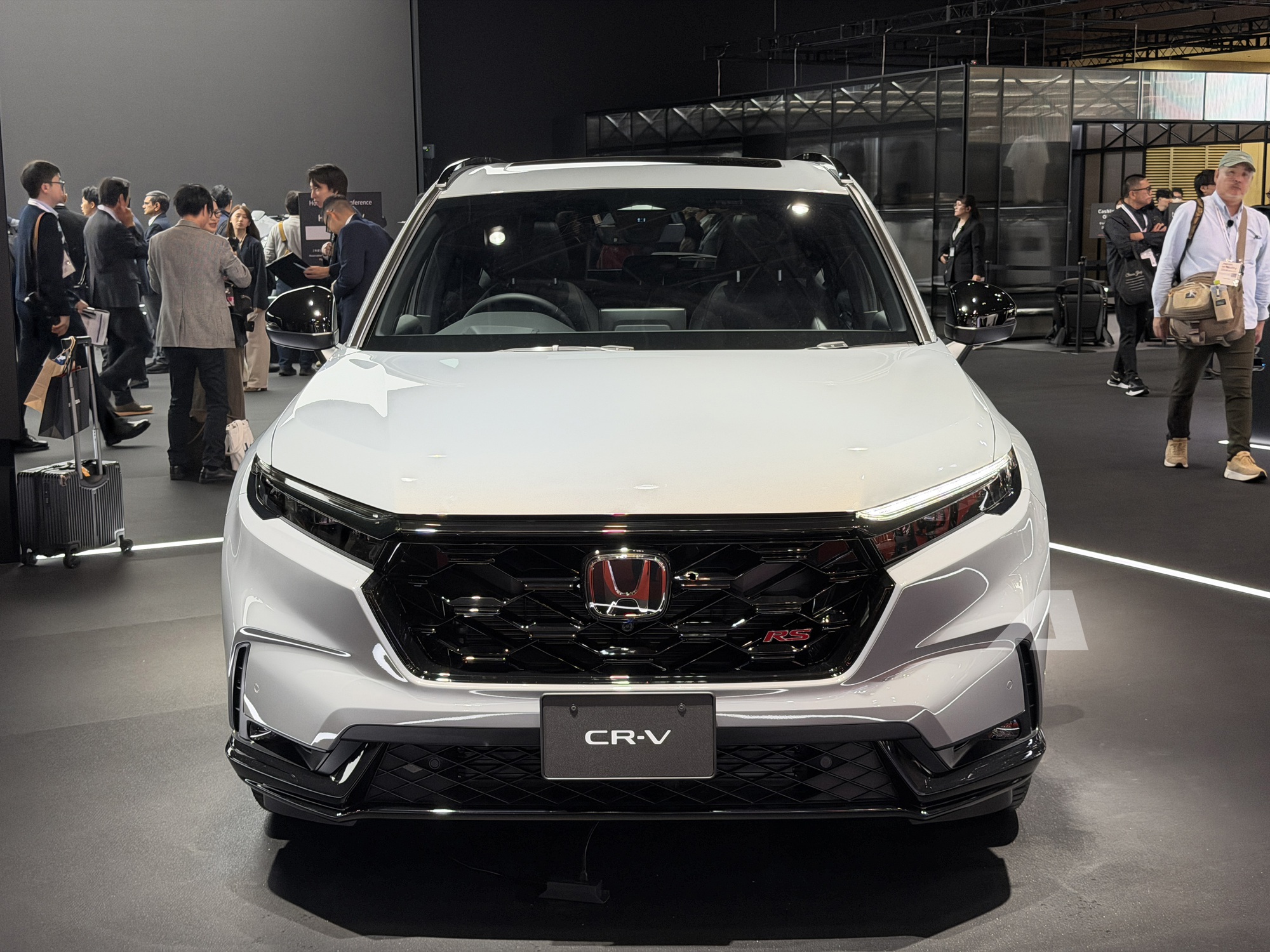 Sang tận Nhật Bản để xem Honda CR-V e:HEV RS Black Edition: Dự kiến ra mắt Việt Nam năm sau, tân trang diện mạo, sang số dạng phím bấm, có dẫn động 4 bánh- Ảnh 3.