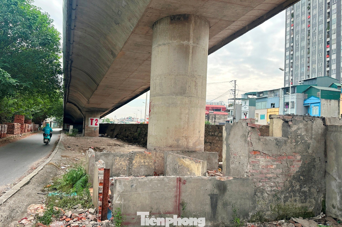 Di dời bãi xe, công trình lấn chiếm ra khỏi gầm cầu Vĩnh Tuy vẫn dang dở- Ảnh 3.