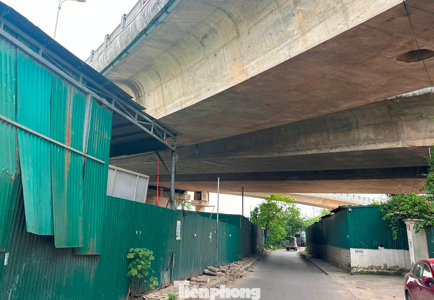 Di dời bãi xe, công trình lấn chiếm ra khỏi gầm cầu Vĩnh Tuy vẫn dang dở- Ảnh 8.