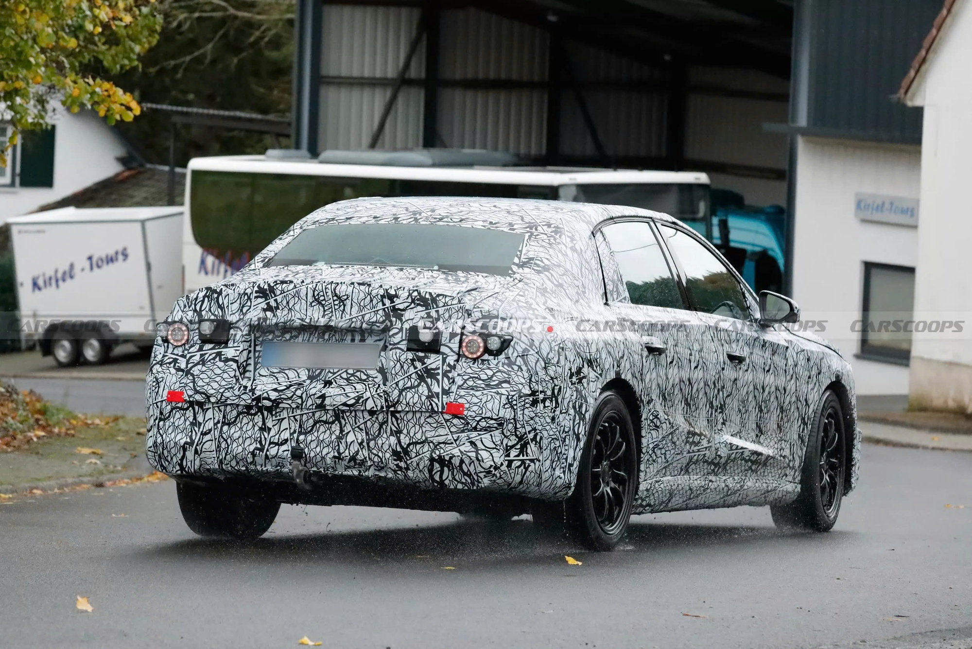 Mercedes-Benz E-Class vừa ra mắt ở Việt Nam đã lộ ảnh thế hệ mới: Động cơ thuần điện, nhiều chi tiết giống GLC EV- Ảnh 4. Mercedes-Benz E-Class vừa ra mắt ở Việt Nam đã lộ ảnh thế hệ mới: Động cơ thuần điện, nhiều chi tiết giống GLC EV- Ảnh 4.