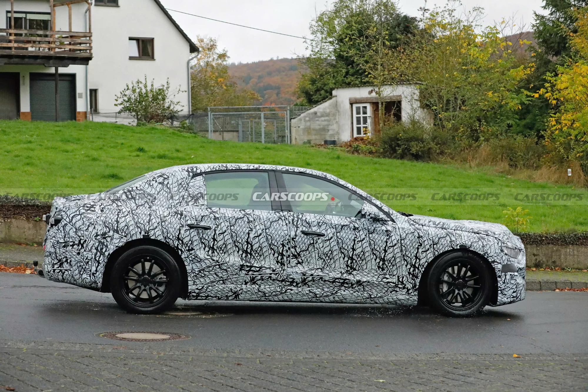 Mercedes-Benz E-Class vừa ra mắt ở Việt Nam đã lộ ảnh thế hệ mới: Động cơ thuần điện, nhiều chi tiết giống GLC EV- Ảnh 3. Mercedes-Benz E-Class vừa ra mắt ở Việt Nam đã lộ ảnh thế hệ mới: Động cơ thuần điện, nhiều chi tiết giống GLC EV- Ảnh 3.