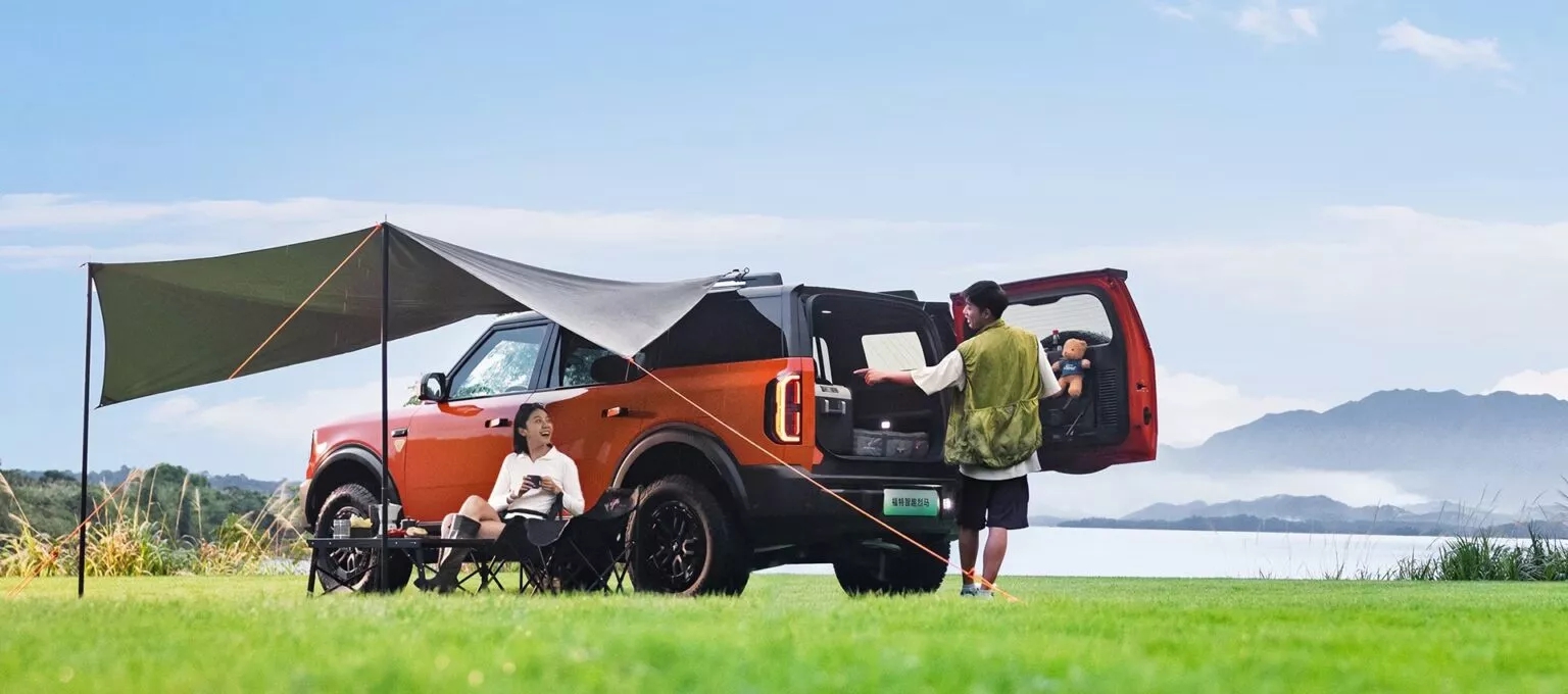 Ford Bronco có bản mà dân mê phượt sẽ thích: Cửa nóc mở cực dị, bếp sau cốp, chạy Hà Nội - Huế chỉ cần một lần sạc- Ảnh 6.