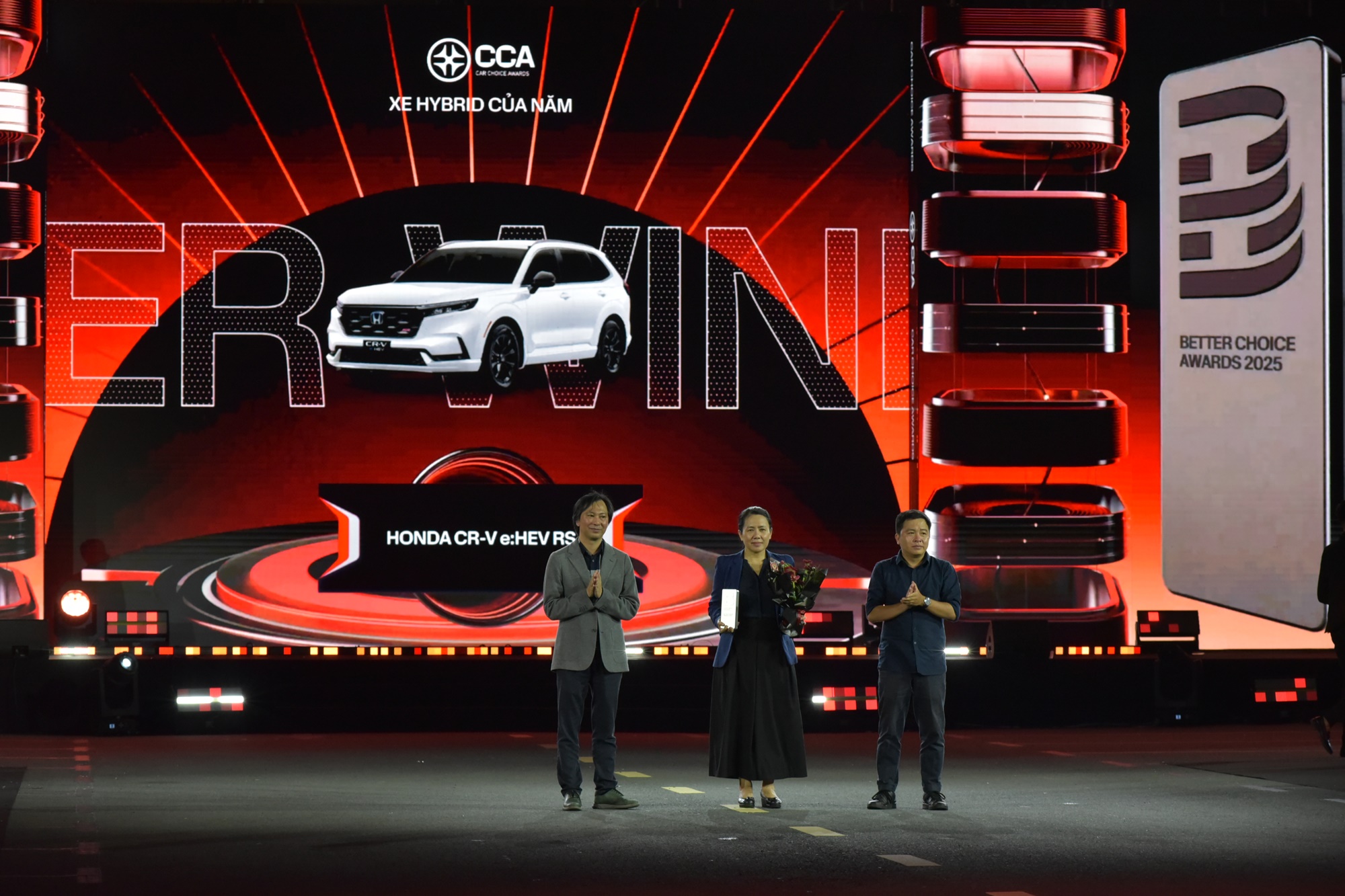 Vượt các xe của Toyota, BYD, Honda CR-V e:HEV RS thắng cách biệt giải ‘Xe hybrid của năm’- Ảnh 2. Vượt các xe của Toyota, BYD, Honda CR-V e:HEV RS thắng cách biệt giải ‘Xe hybrid của năm’- Ảnh 2.