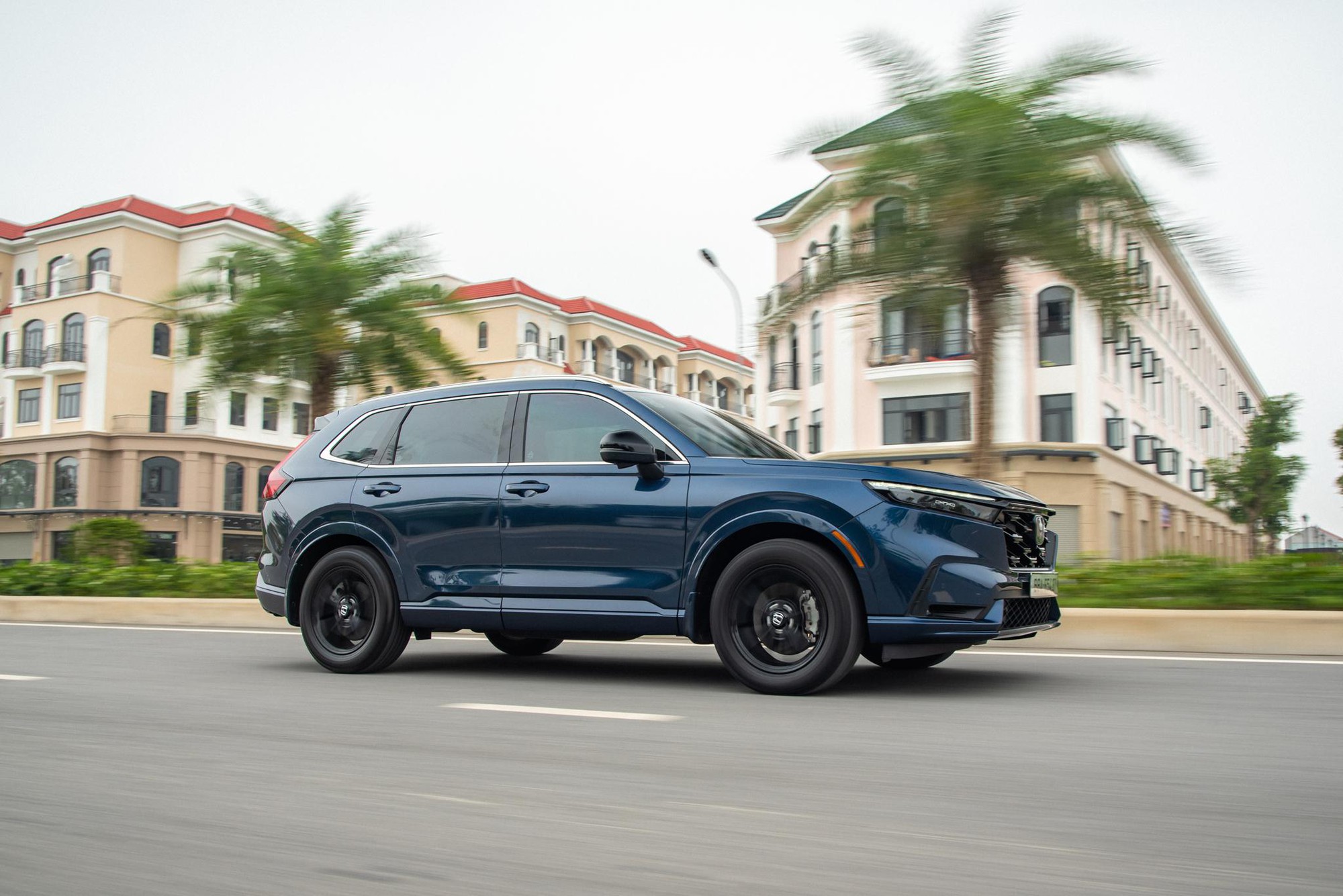 Vượt các xe của Toyota, BYD, Honda CR-V e:HEV RS thắng cách biệt giải ‘Xe hybrid của năm’- Ảnh 4. Vượt các xe của Toyota, BYD, Honda CR-V e:HEV RS thắng cách biệt giải ‘Xe hybrid của năm’- Ảnh 4.