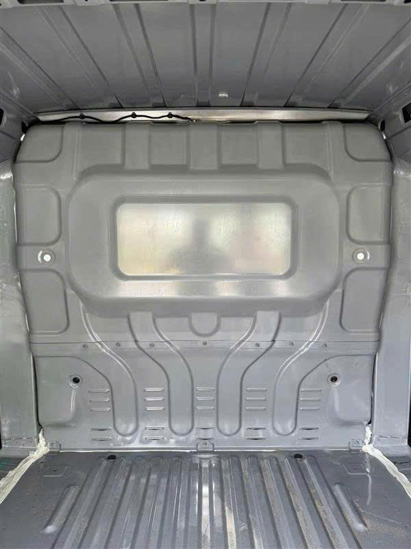 Lộ ảnh không che khoang chở hàng VinFast EC Van: Dung tích 2.600 lít, tải trọng 600kg, không có cửa lùa- Ảnh 5.