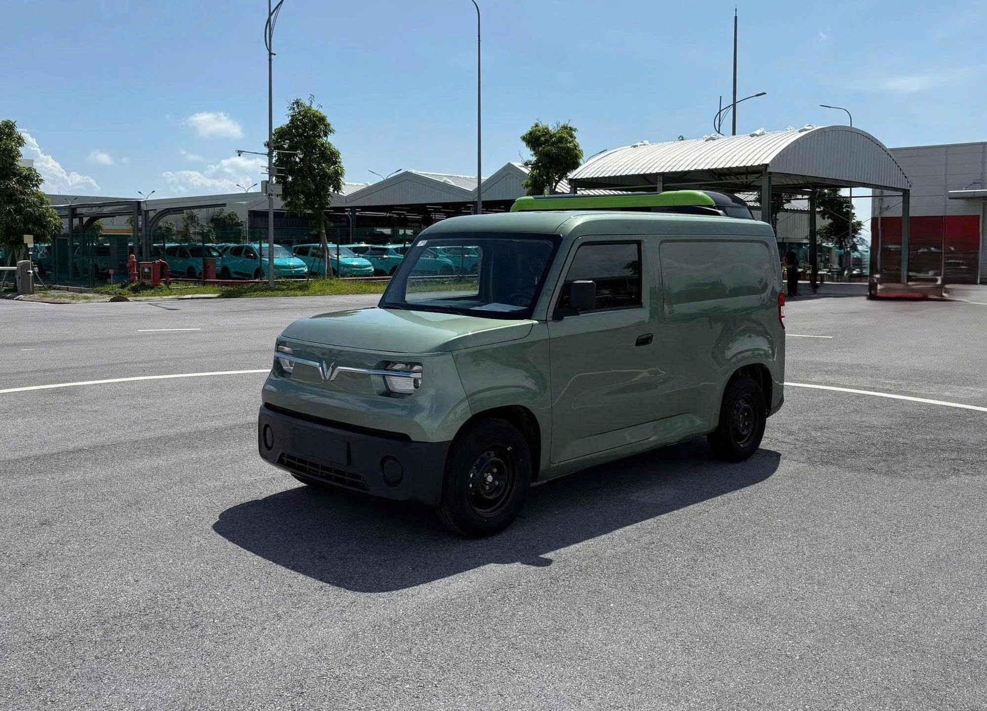 Lộ ảnh không che khoang chở hàng VinFast EC Van: Dung tích 2.600 lít, tải trọng 600kg, không có cửa lùa- Ảnh 2.