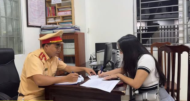 CSGT vừa xử phạt 1 cô gái có hành vi mà rất nhiều người Việt mắc phải, mức phạt tối đa lên đến 14 triệu đồng- Ảnh 1.