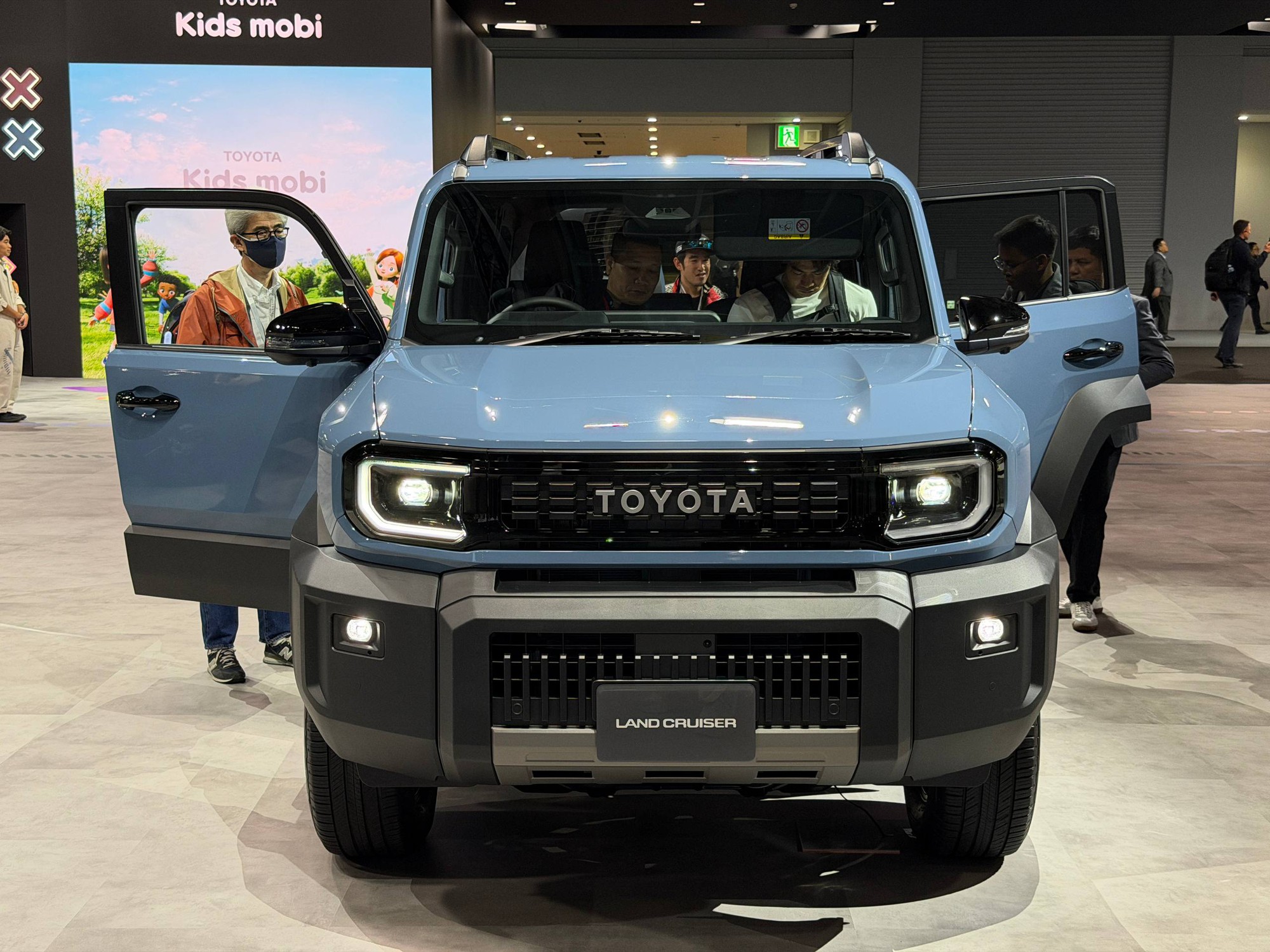 Cận cảnh Toyota Land Cruiser FJ tại Nhật Bản: Nhiều người chê 'ruột Fortuner' nhưng thực tế chứng minh điều ngược lại- Ảnh 6.