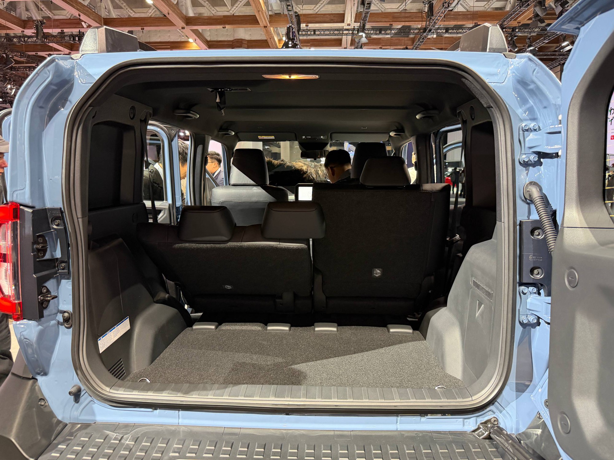 Cận cảnh Toyota Land Cruiser FJ tại Nhật Bản: Nhiều người chê 'ruột Fortuner' nhưng thực tế chứng minh điều ngược lại- Ảnh 13.