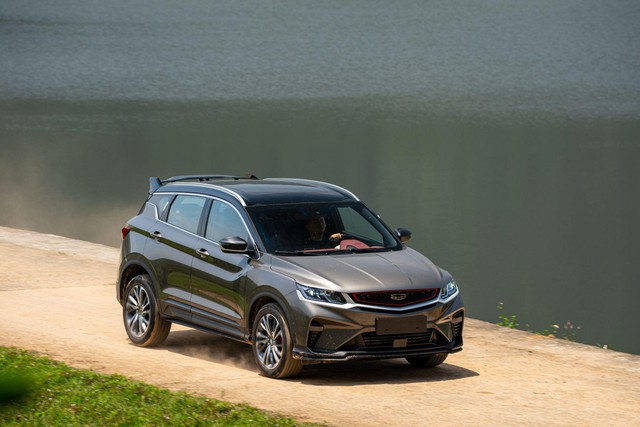 Người đàn ông 15 năm sửa "xe Tàu" nói thẳng trải nghiệm lần đầu cầm lái Geely Coolray- Ảnh 5. Người đàn ông 15 năm sửa "xe Tàu" nói thẳng trải nghiệm lần đầu cầm lái Geely Coolray- Ảnh 5.