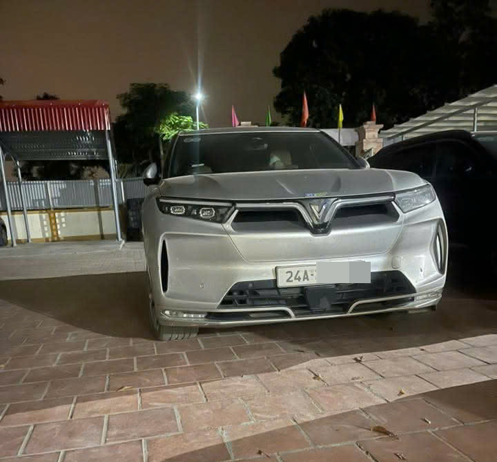 Công an Hải Phòng xác minh vụ chủ xe ô tô bị truy đuổi giữa đêm, trốn trong Nhà văn hóa cầu cứu- Ảnh 3. Công an Hải Phòng xác minh vụ chủ xe ô tô bị truy đuổi giữa đêm, trốn trong Nhà văn hóa cầu cứu- Ảnh 3.