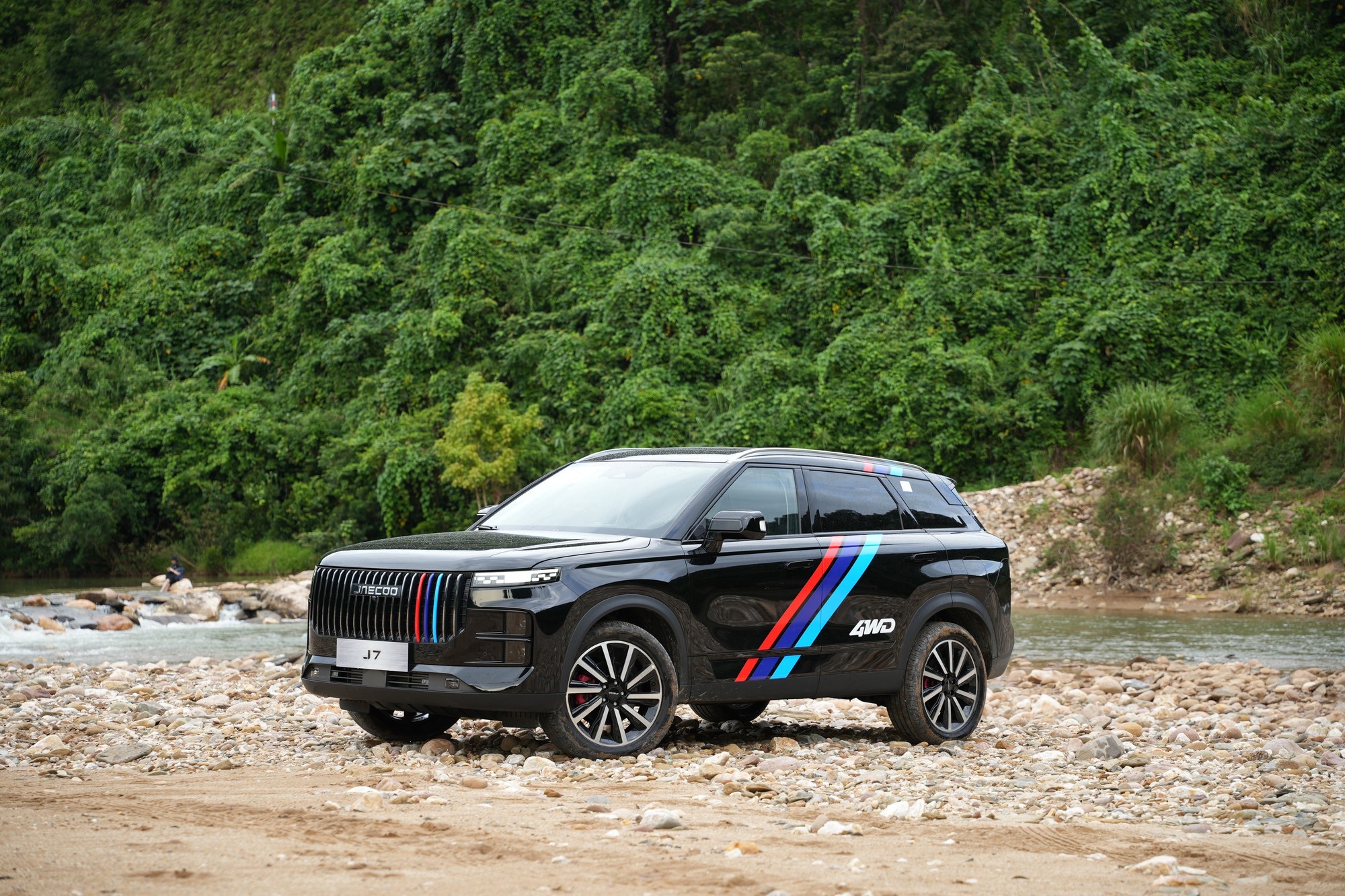 Jaecoo J7 AWD Individual chính thức ra mắt tại Việt Nam: Giá ưu đãi 799 triệu đồng, thêm hệ dẫn động 4 bánh- Ảnh 2.