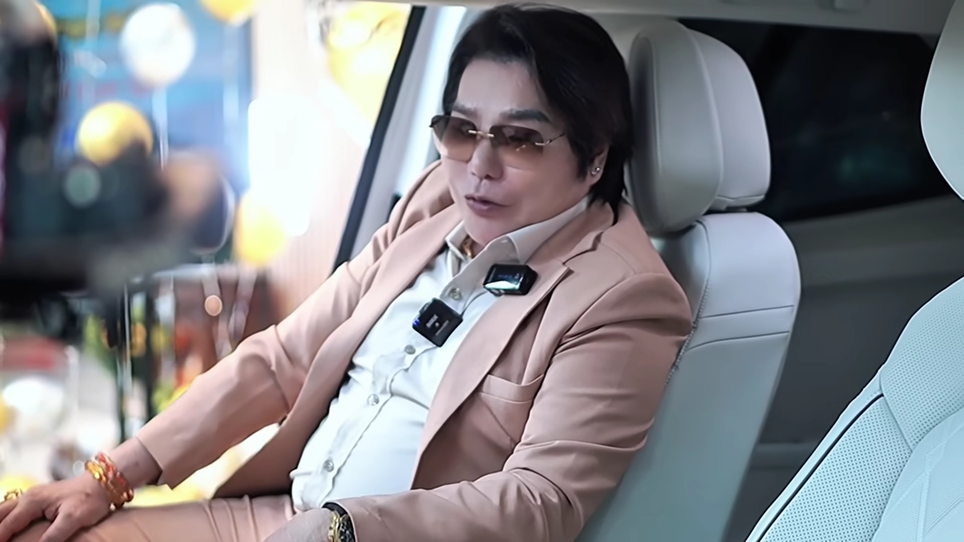 Nam nghệ sĩ từ Mỹ về tậu xe sang đắt tiền- Ảnh 3.