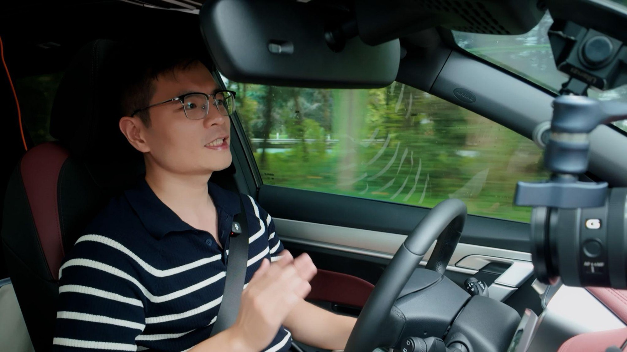 2 lần vượt định kiến, 3 ngày chạy thử, gia đình trẻ Hà Nội “chốt” Geely Coolray lướt vì quá ưng- Ảnh 1. 2 lần vượt định kiến, 3 ngày chạy thử, gia đình trẻ Hà Nội “chốt” Geely Coolray lướt vì quá ưng- Ảnh 1.