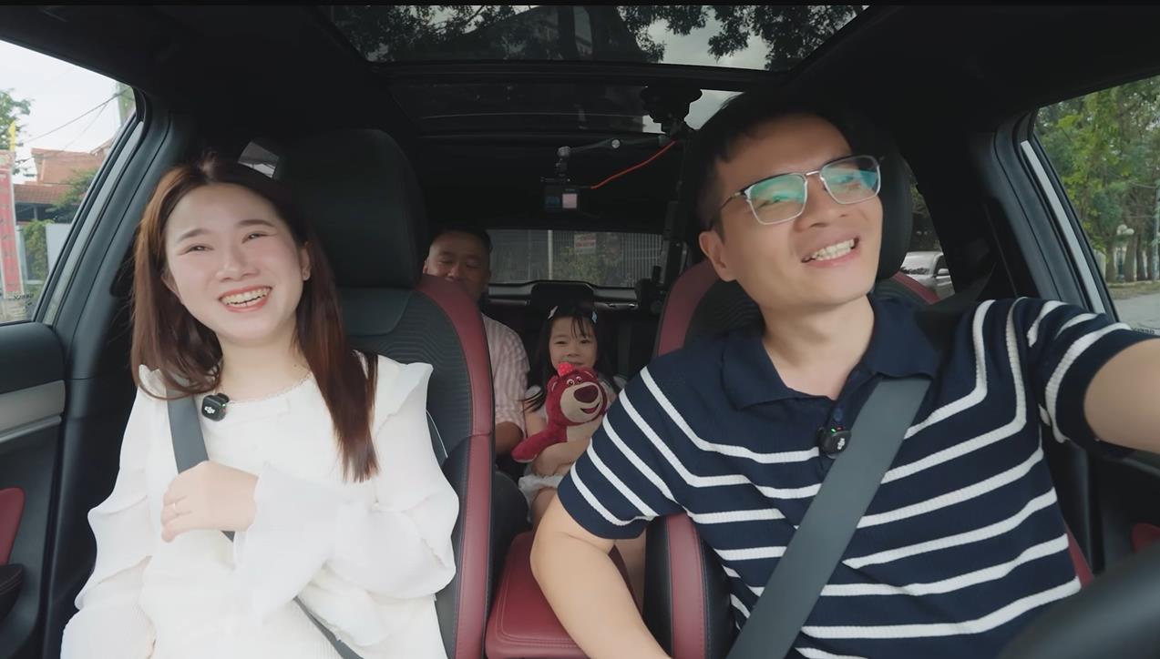 2 lần vượt định kiến, 3 ngày chạy thử, gia đình trẻ Hà Nội “chốt” Geely Coolray lướt vì quá ưng- Ảnh 3. 2 lần vượt định kiến, 3 ngày chạy thử, gia đình trẻ Hà Nội “chốt” Geely Coolray lướt vì quá ưng- Ảnh 3.