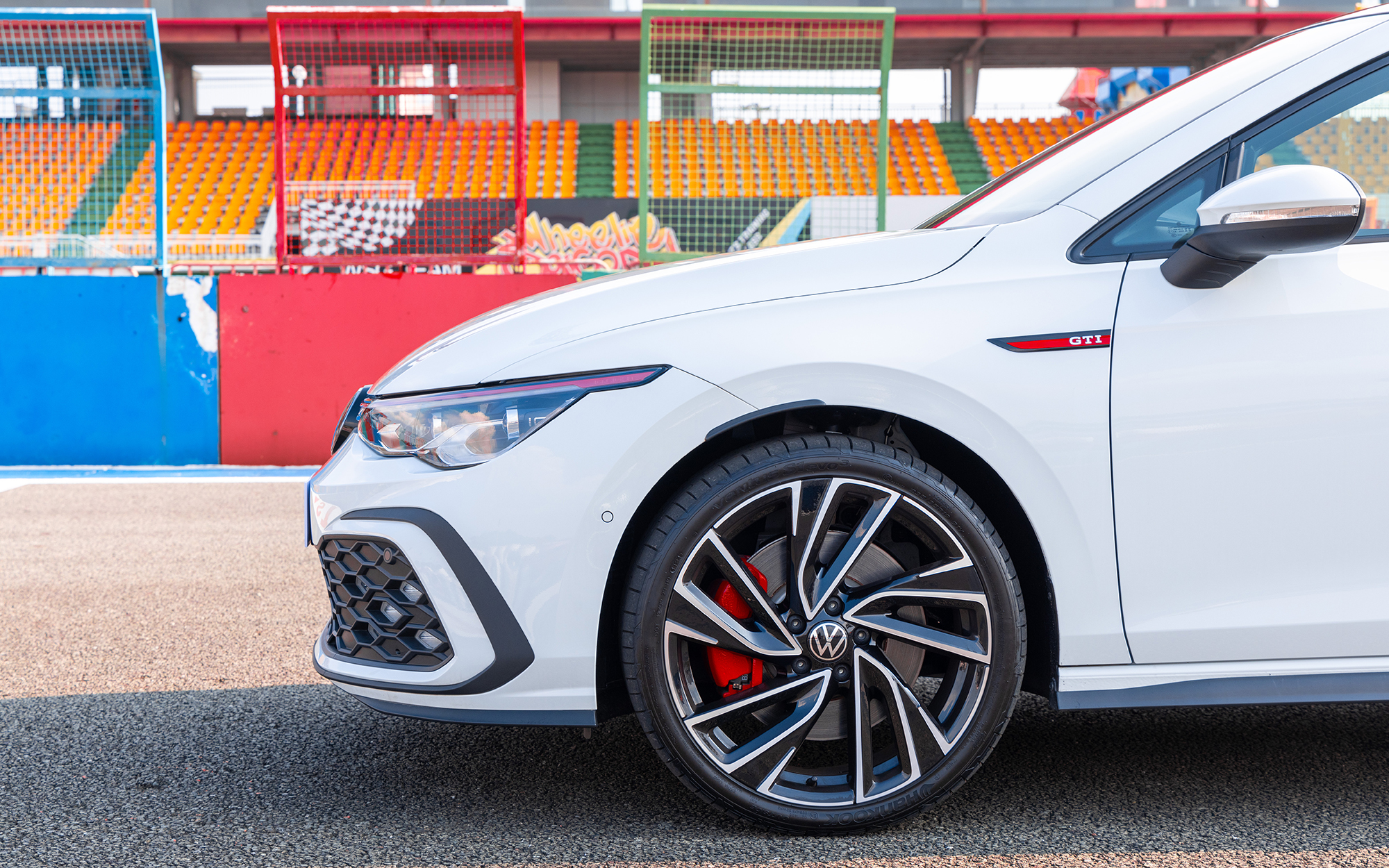 Volkswagen Golf ra mắt Việt Nam: Giá từ 798 triệu đồng, 6 phiên bản, mạnh nhất gần 320hp, thách thức Civic- Ảnh 4.