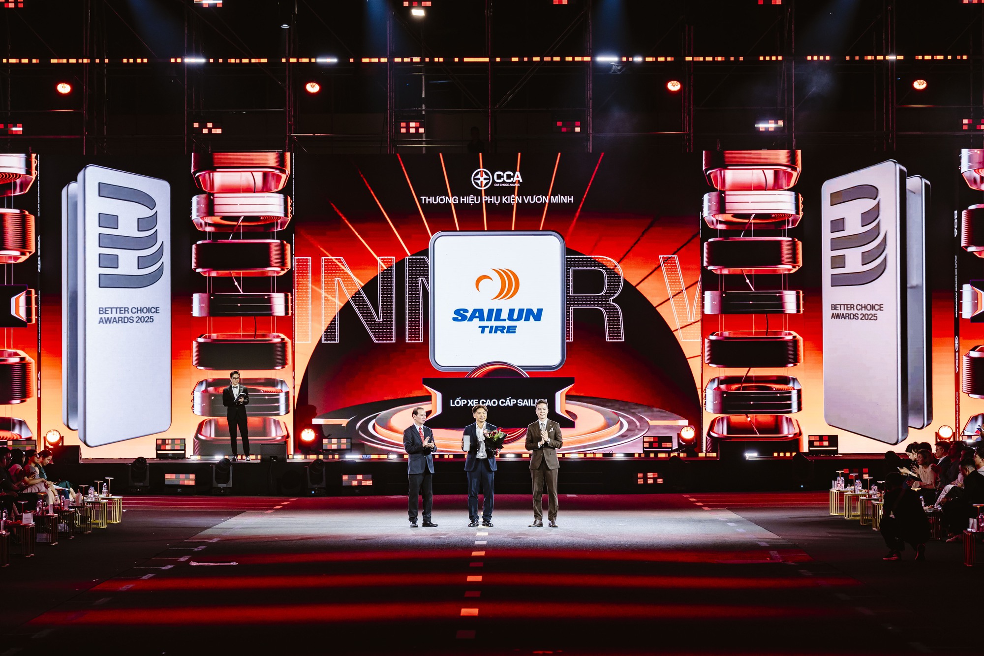 Chùm ảnh và khoảnh khắc mong chờ nhất lúc này tại CCA25: 13 giải, màn carwalk ấn tượng và hơn thế nữa- Ảnh 19.