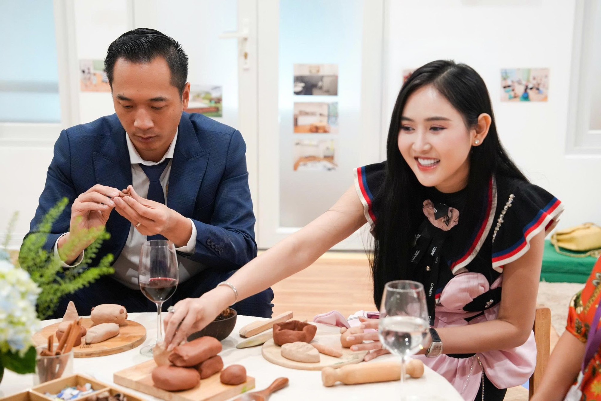 Á hậu đầu tư “khủng” cho con gái 2 tuổi: Học trường quốc tế 300 triệu/năm, đi học bằng xế hộp riêng- Ảnh 4. Á hậu đầu tư “khủng” cho con gái 2 tuổi: Học trường quốc tế 300 triệu/năm, đi học bằng xế hộp riêng- Ảnh 4.