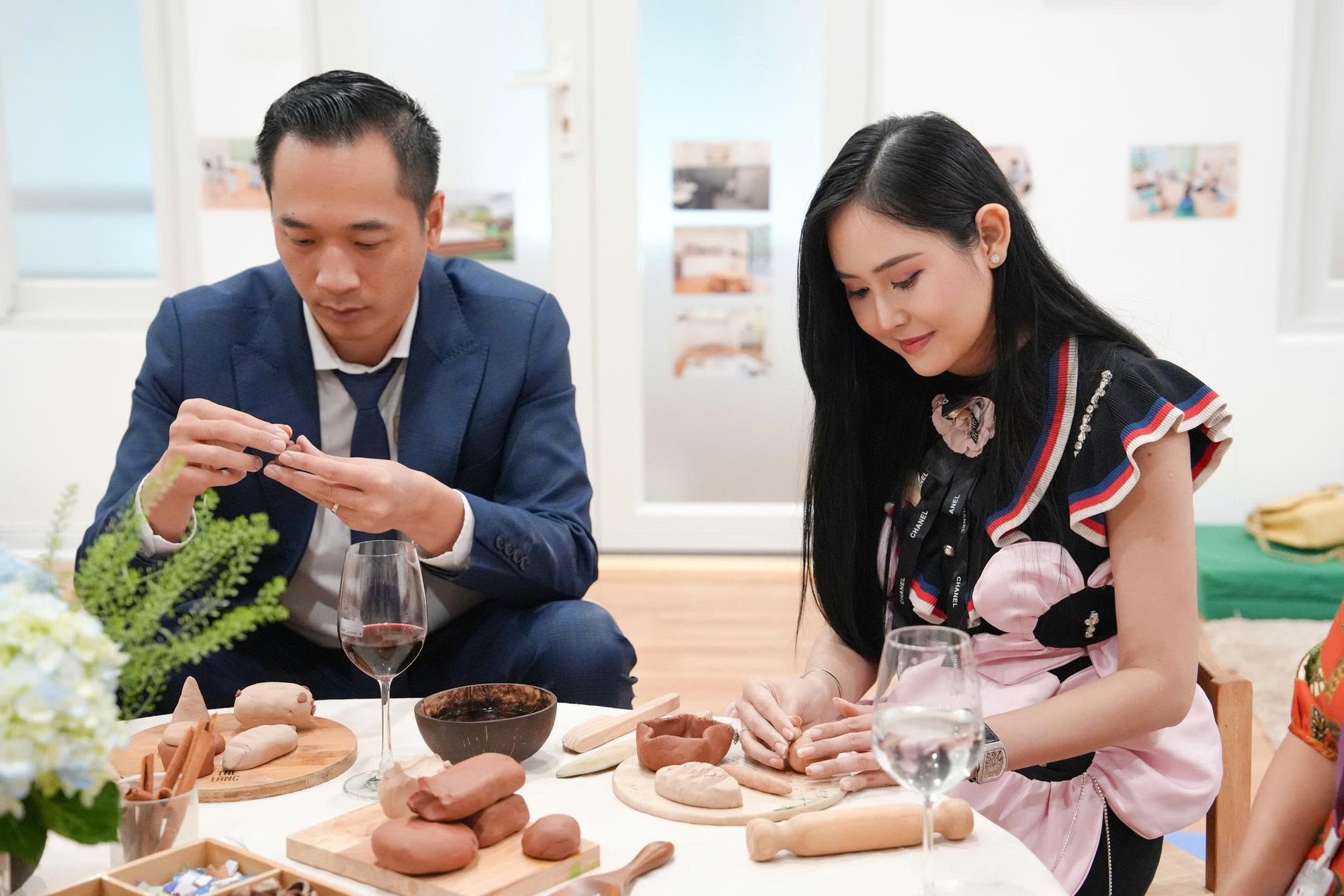 Á hậu đầu tư “khủng” cho con gái 2 tuổi: Học trường quốc tế 300 triệu/năm, đi học bằng xế hộp riêng- Ảnh 2. Á hậu đầu tư “khủng” cho con gái 2 tuổi: Học trường quốc tế 300 triệu/năm, đi học bằng xế hộp riêng- Ảnh 2.