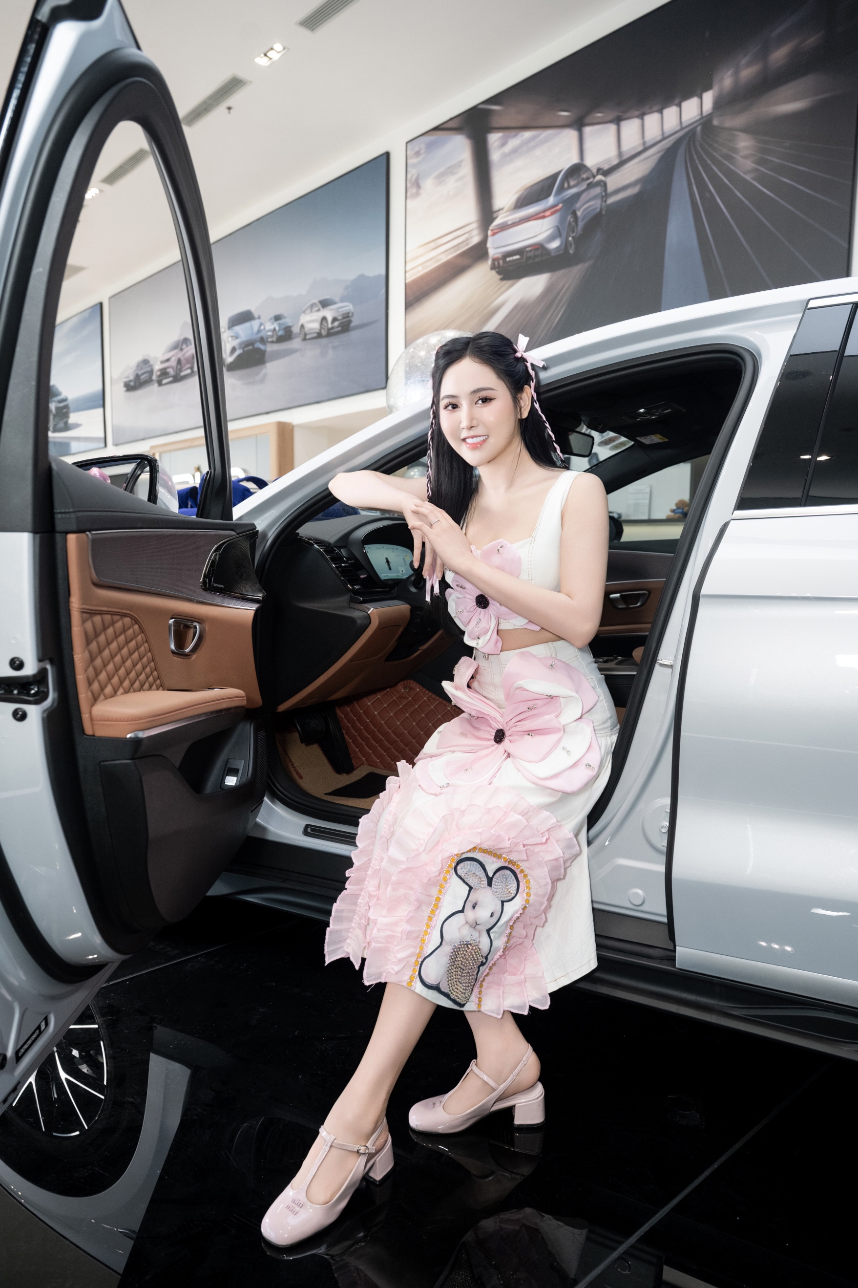 Á hậu đầu tư “khủng” cho con gái 2 tuổi: Học trường quốc tế 300 triệu/năm, đi học bằng xế hộp riêng- Ảnh 3. Á hậu đầu tư “khủng” cho con gái 2 tuổi: Học trường quốc tế 300 triệu/năm, đi học bằng xế hộp riêng- Ảnh 3.