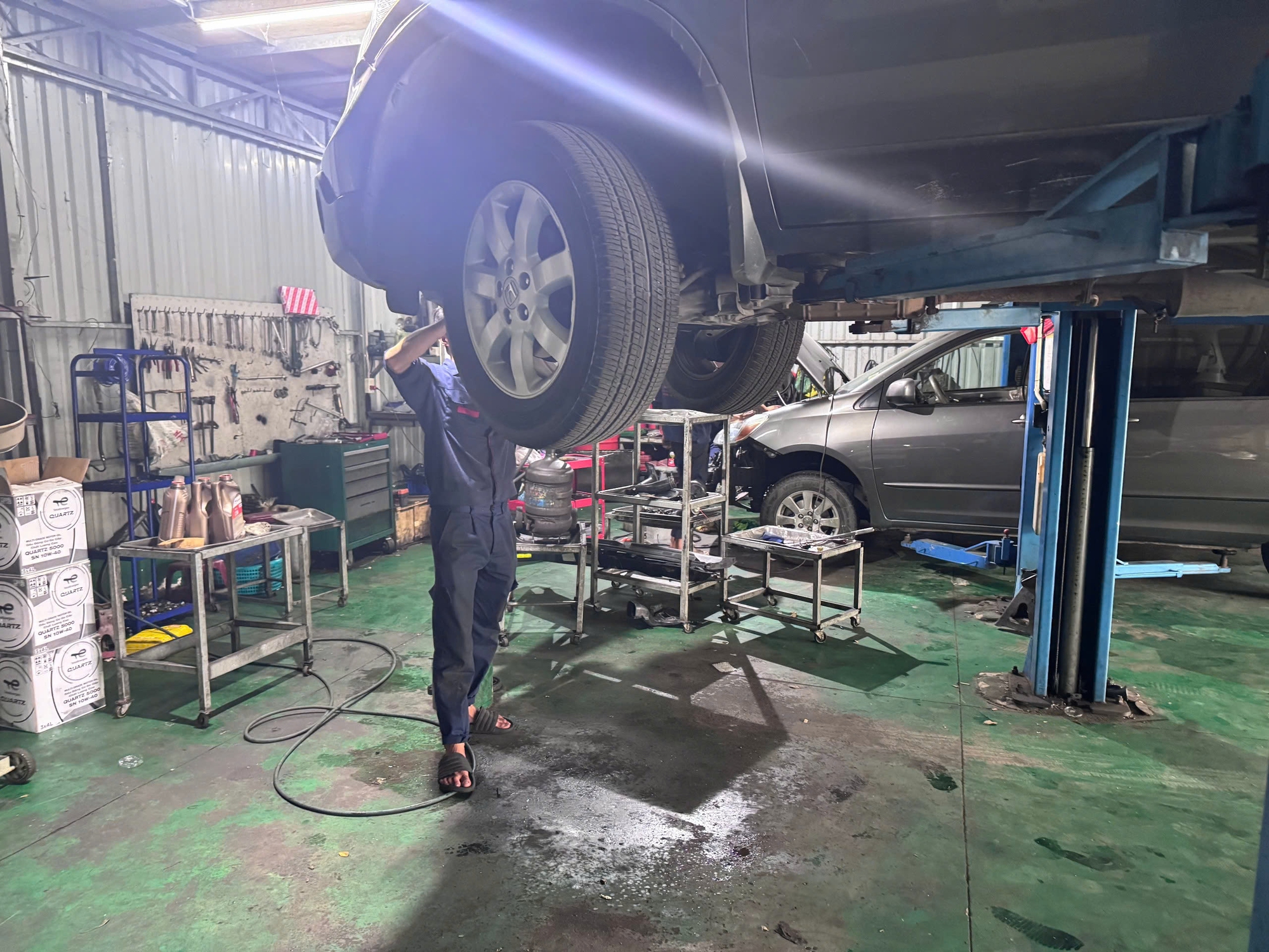 Lý do xe điện ít "chết máy" khi ngập- Ảnh 1.