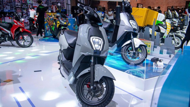 Xe máy điện Honda đang được ưu đãi: Xe nhỏ nhưng cốp rộng thênh thang, giá chưa tới 30 triệu- Ảnh 2. Xe máy điện Honda đang được ưu đãi: Xe nhỏ nhưng cốp rộng thênh thang, giá chưa tới 30 triệu- Ảnh 2.