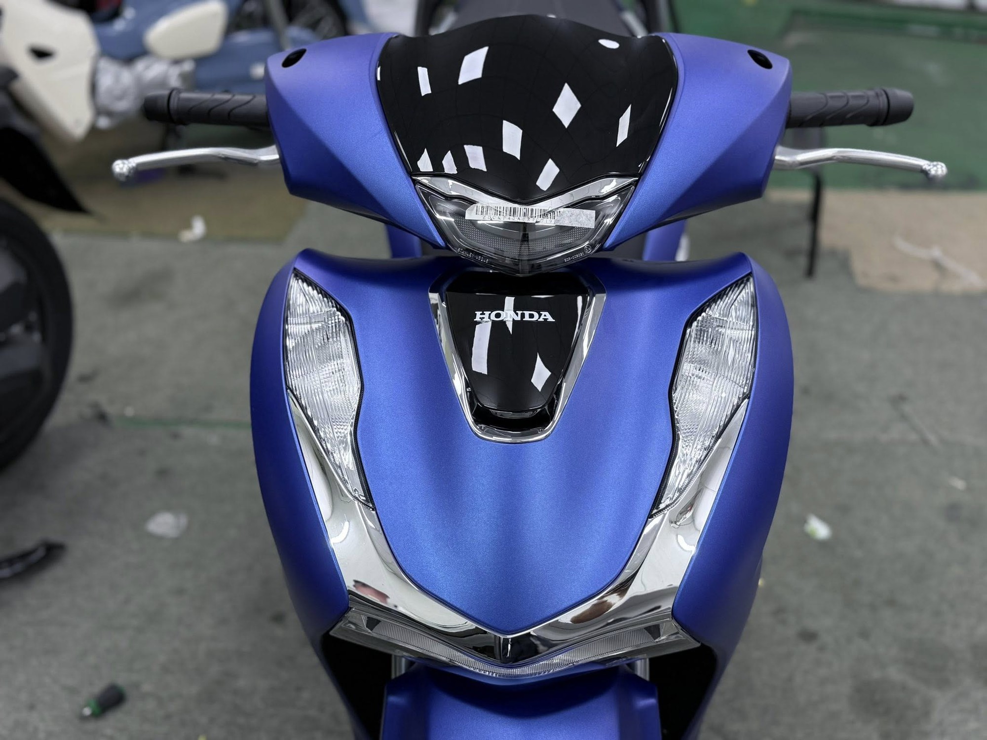 Xe tay ga Honda nhiều người mê vừa về màu mới cực đẹp, đi gần 45km hết 1 lít xăng, phanh ABS trước-sau- Ảnh 3. Xe tay ga Honda nhiều người mê vừa về màu mới cực đẹp, đi gần 45km hết 1 lít xăng, phanh ABS trước-sau- Ảnh 3.