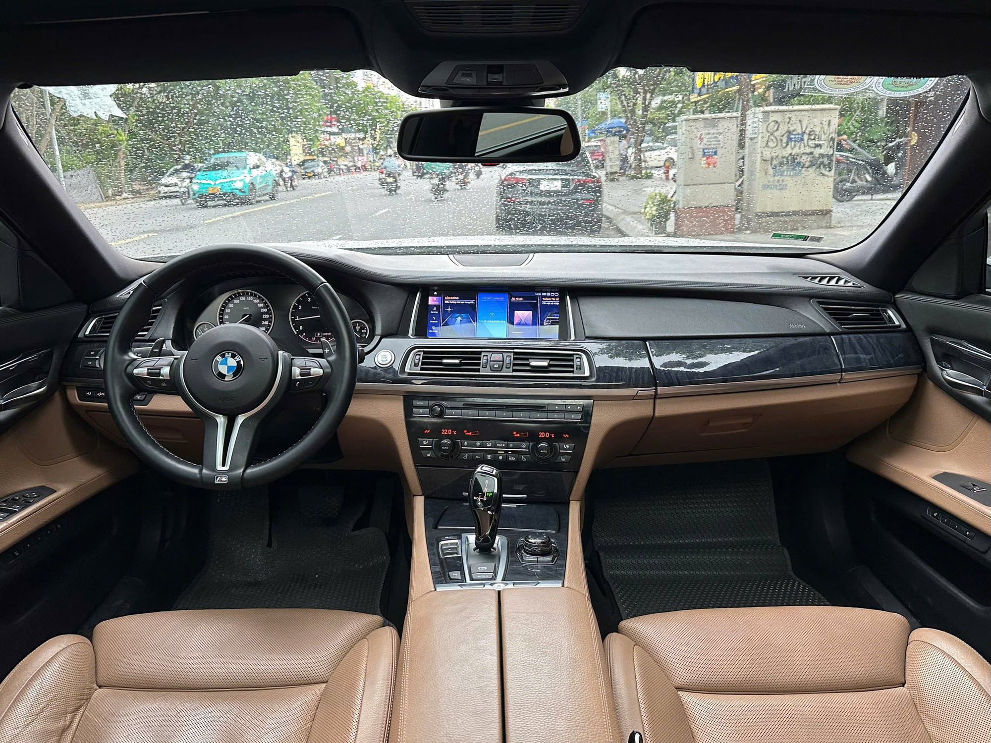 Chiếc BMW 7-Series trông như xe 3 tỷ này có giá chỉ hơn 600 triệu đồng, lý do đến từ một thú chơi của chủ cũ- Ảnh 9.