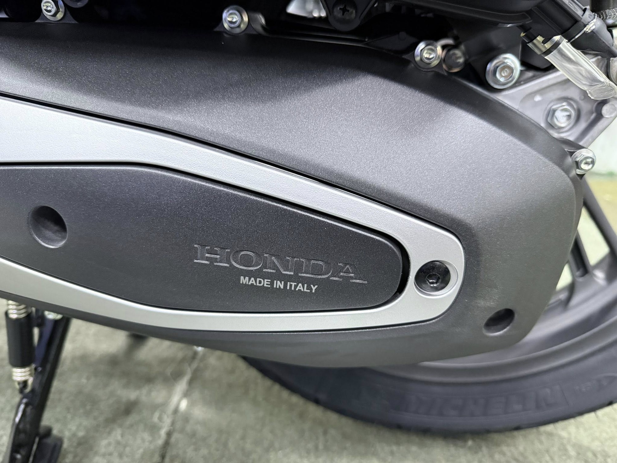 Xe tay ga Honda nhiều người mê vừa về màu mới cực đẹp, đi gần 45km hết 1 lít xăng, phanh ABS trước-sau- Ảnh 5. Xe tay ga Honda nhiều người mê vừa về màu mới cực đẹp, đi gần 45km hết 1 lít xăng, phanh ABS trước-sau- Ảnh 5.