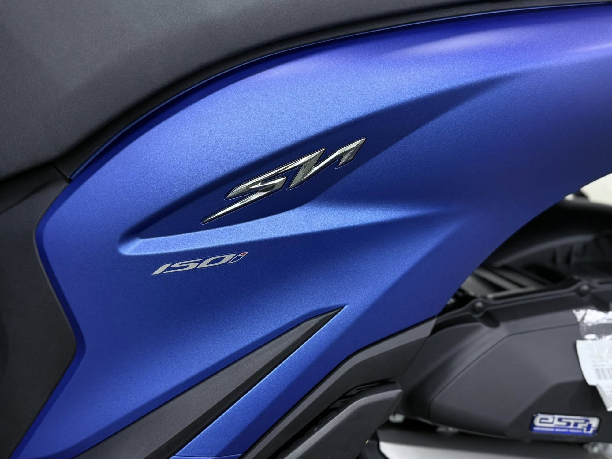 Xe tay ga Honda nhiều người mê vừa về màu mới cực đẹp, đi gần 45km hết 1 lít xăng, phanh ABS trước-sau- Ảnh 9. Xe tay ga Honda nhiều người mê vừa về màu mới cực đẹp, đi gần 45km hết 1 lít xăng, phanh ABS trước-sau- Ảnh 9.