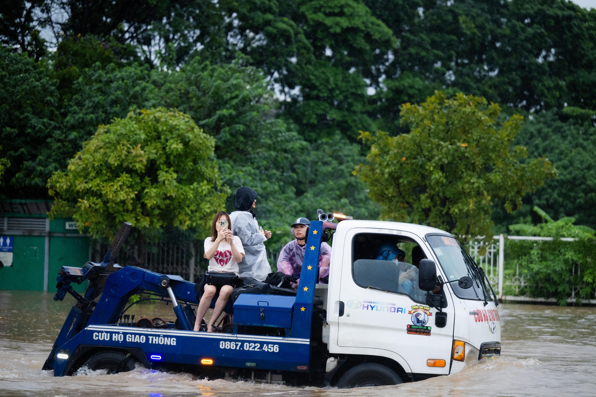 Nhiều người Hà Nội hôm nay ra đường là mất... ngày lương!- Ảnh 20. Nhiều người Hà Nội hôm nay ra đường là mất... ngày lương!- Ảnh 20.