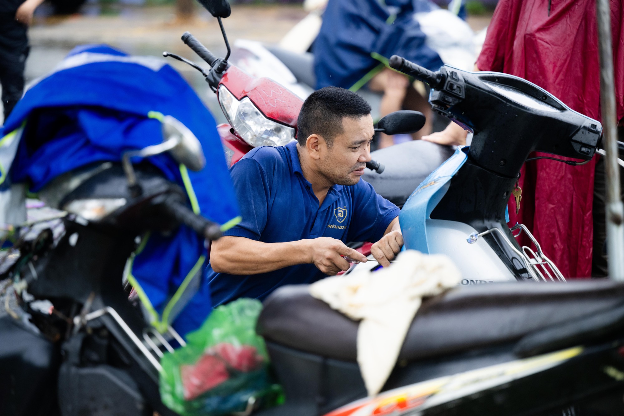 Nhiều người Hà Nội hôm nay ra đường là mất... ngày lương!- Ảnh 14. Nhiều người Hà Nội hôm nay ra đường là mất... ngày lương!- Ảnh 14.