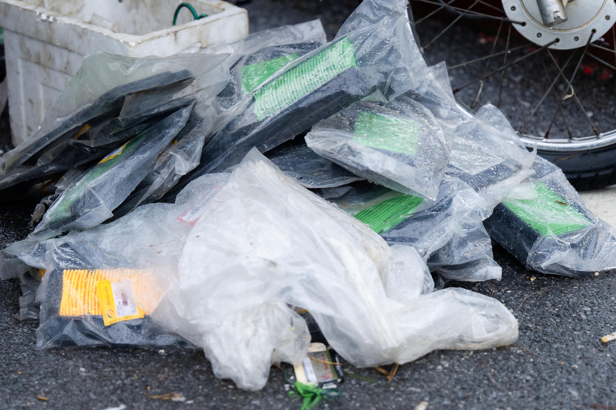 Nhiều người Hà Nội hôm nay ra đường là mất... ngày lương!- Ảnh 13. Nhiều người Hà Nội hôm nay ra đường là mất... ngày lương!- Ảnh 13.