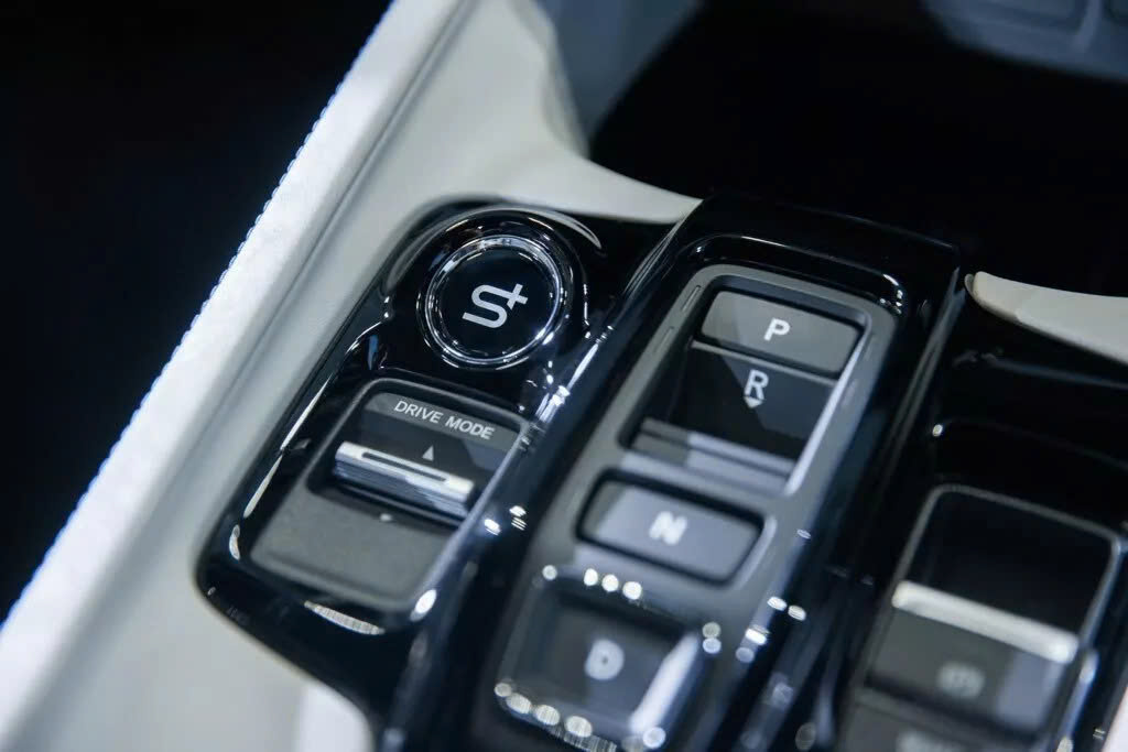 Mẫu xe thể thao nhiều điểm chung với Honda Civic này vừa ra mắt 1 tháng đã nhận 2.400 đơn hàng: Gấp 8 lần dự kiến, điều bất ngờ là khách hàng chủ yếu đã lớn tuổi- Ảnh 4.