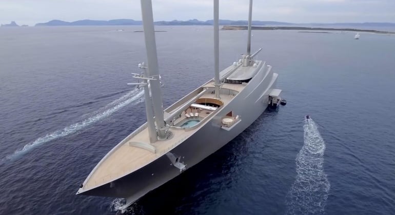 Bị 'giam lỏng' tại Ý hơn 3 năm, siêu du thuyền trị giá 600 triệu USD của tỷ phú Nga vẫn âm thầm đốt 4 tấn dầu diesel mỗi ngày chỉ để chạy điều hoà, máy phát điện- Ảnh 3.