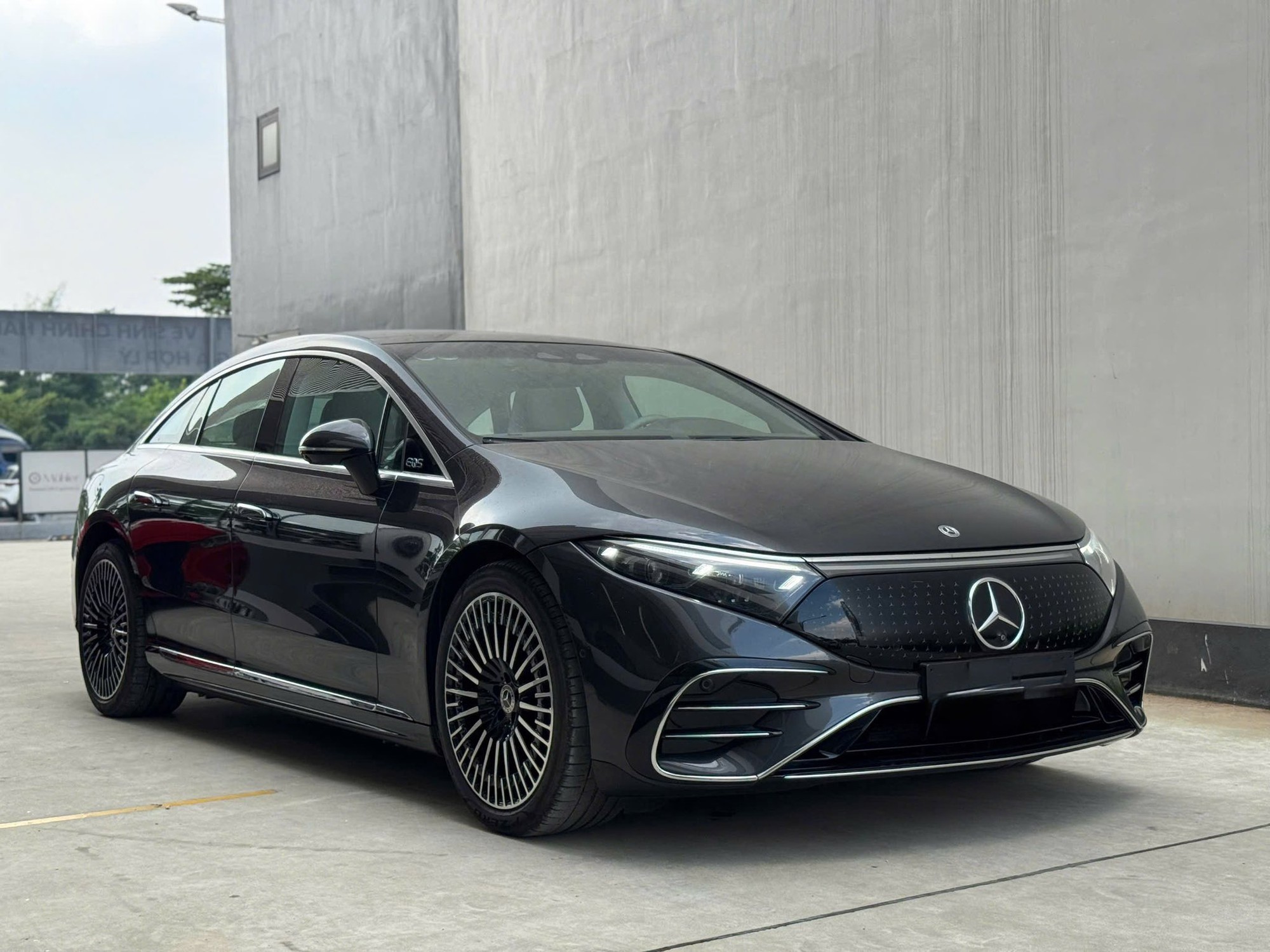 Chiếc Mercedes-Benz này mỗi 1km mất giá 1,6 triệu đồng, người mua tiết kiệm 1,3 tỷ đồng so với xe mới- Ảnh 2. Chiếc Mercedes-Benz này mỗi 1km mất giá 1,6 triệu đồng, người mua tiết kiệm 1,3 tỷ đồng so với xe mới- Ảnh 2.