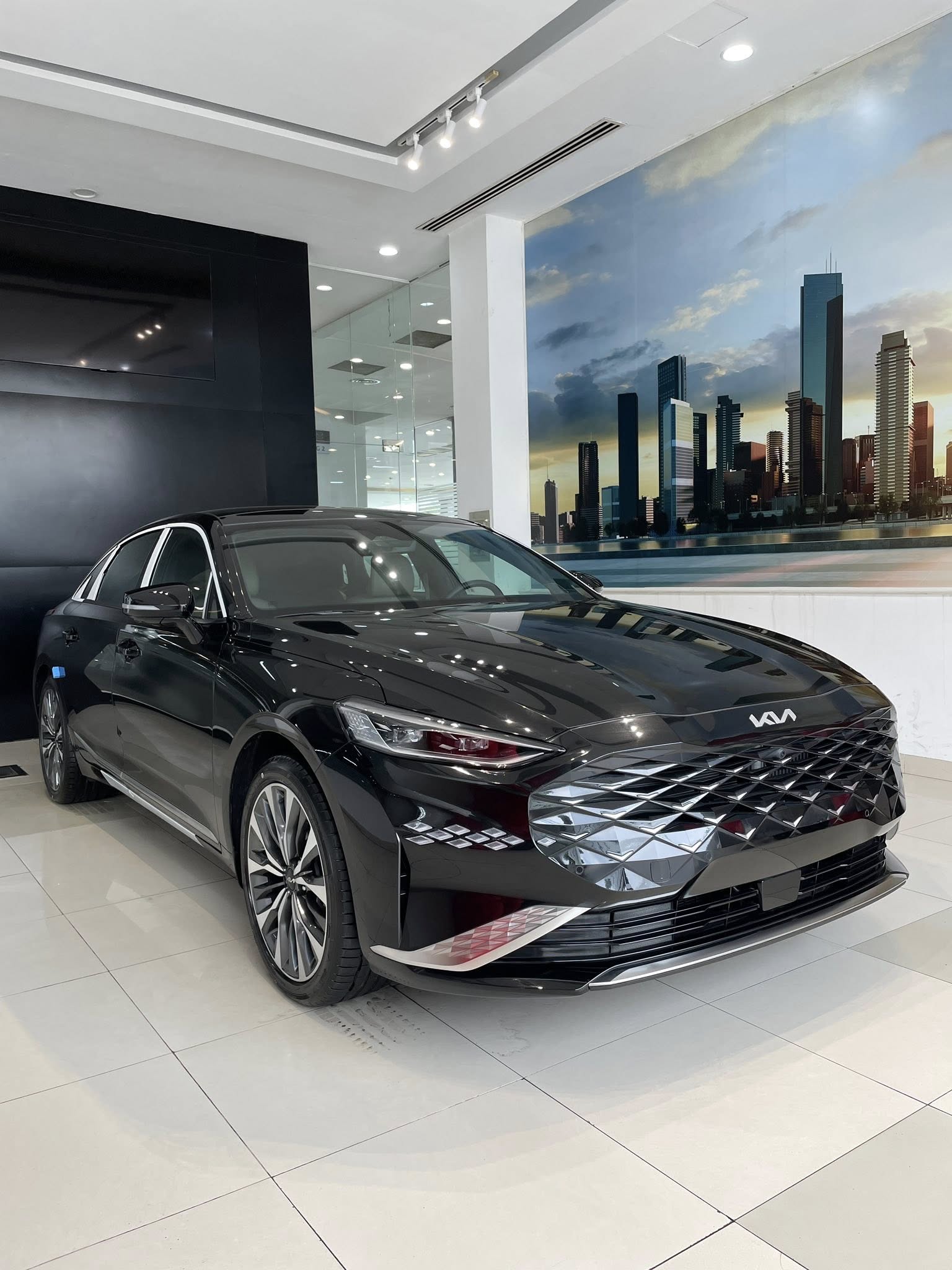 Kia K8 lần đầu được rao bán tại Việt Nam: Bản hybrid bắt đúng 'trend' sống xanh, giá gần 2 tỷ đồng, tương đương C-Class hay 330i nhưng rộng rãi hơn hẳn- Ảnh 5.