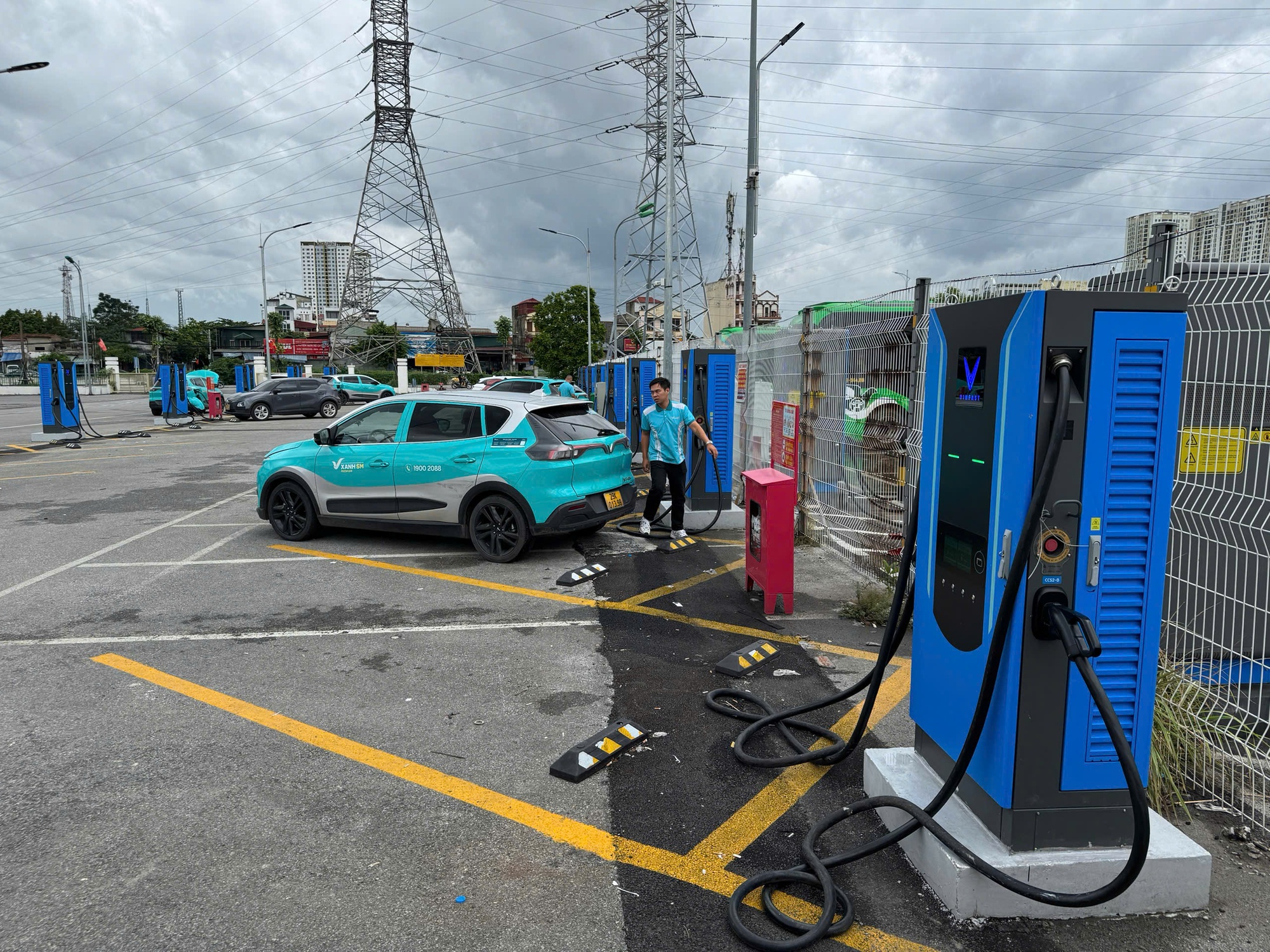 ‘Quy mô trạm sạc lớn ở Việt Nam đứng số một Đông Nam Á, có điểm hơn cả châu Âu’- Ảnh 11. ‘Quy mô trạm sạc lớn ở Việt Nam đứng số một Đông Nam Á, có điểm hơn cả châu Âu’- Ảnh 11.