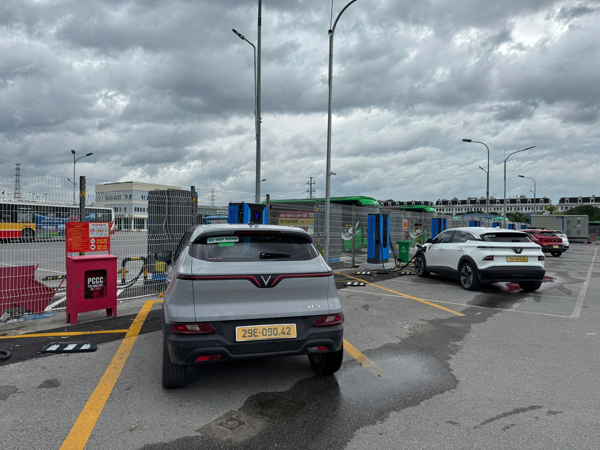 ‘Quy mô trạm sạc lớn ở Việt Nam đứng số một Đông Nam Á, có điểm hơn cả châu Âu’- Ảnh 8. ‘Quy mô trạm sạc lớn ở Việt Nam đứng số một Đông Nam Á, có điểm hơn cả châu Âu’- Ảnh 8.