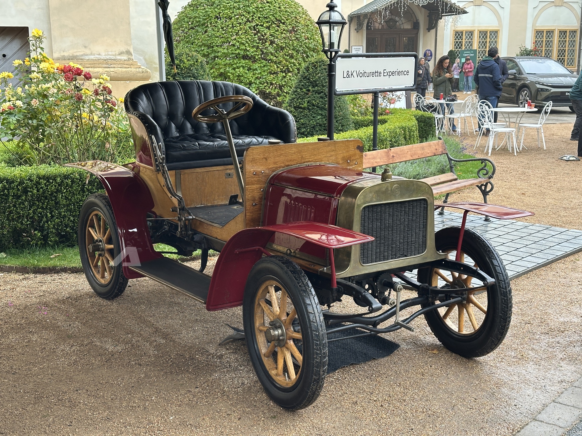 Tôi sang Séc trải nghiệm ô tô đầu tiên của Skoda: 120 tuổi vẫn chạy ngon, quay tay để khởi động- Ảnh 2. Tôi sang Séc trải nghiệm ô tô đầu tiên của Skoda: 120 tuổi vẫn chạy ngon, quay tay để khởi động- Ảnh 2.