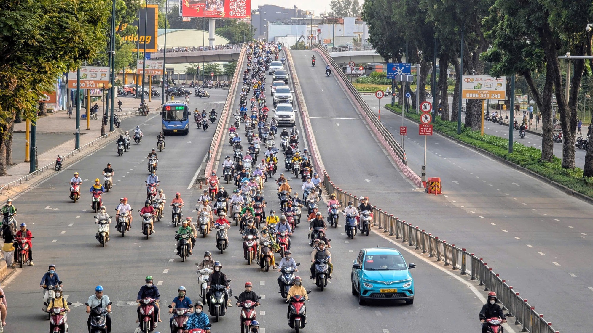 Đề xuất cấm đăng ký mới xe máy xăng: TP.HCM có phương án khác- Ảnh 1. Đề xuất cấm đăng ký mới xe máy xăng: TP.HCM có phương án khác- Ảnh 1.