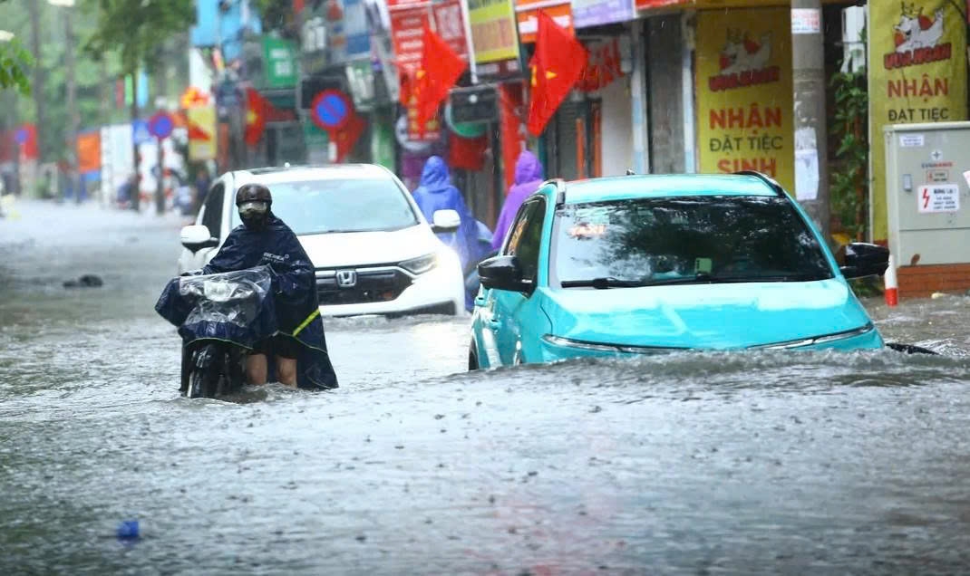 Vì sao hệ thống lái dễ “hỏng đầu tiên” khi ô tô lội nước, kể cả xe điện?- Ảnh 4.