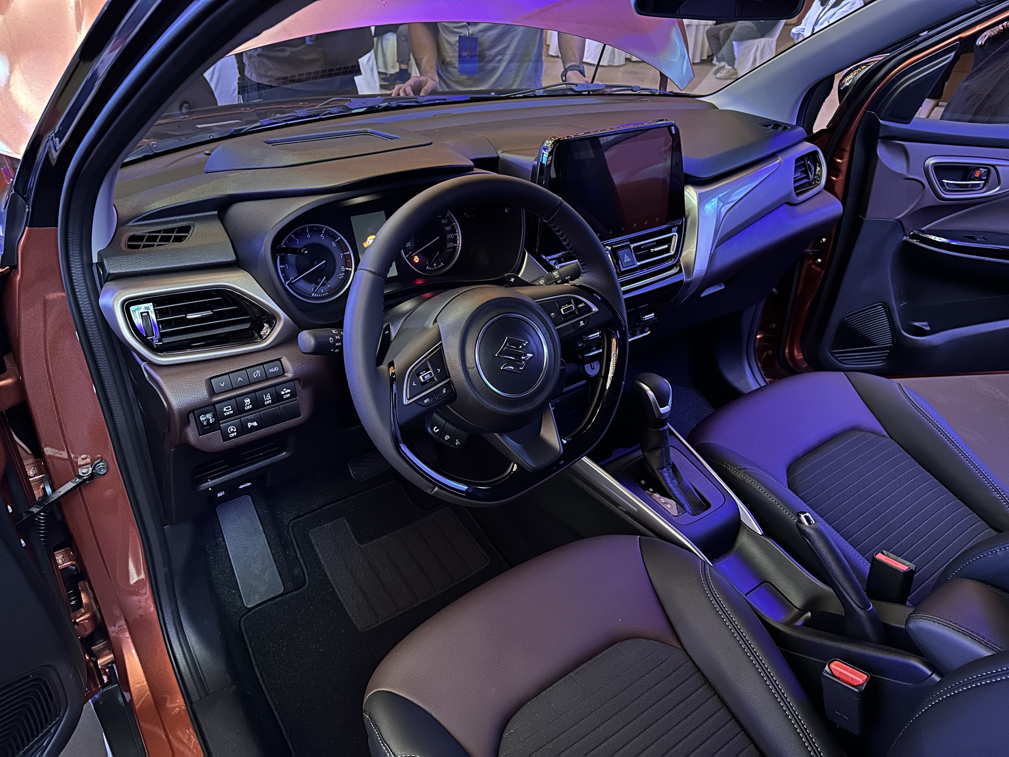 8 xe ra mắt Việt Nam tháng 10/2025: Rẻ nhất 520 triệu đồng, đắt nhất hơn 13 tỷ đồng, từ sedan đến SUV, đủ động cơ xăng điện và hybrid- Ảnh 15.