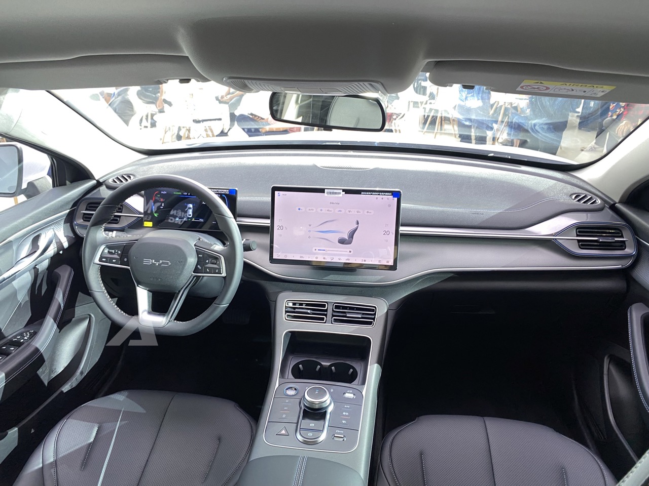 8 xe ra mắt Việt Nam tháng 10/2025: Rẻ nhất 520 triệu đồng, đắt nhất hơn 13 tỷ đồng, từ sedan đến SUV, đủ động cơ xăng điện và hybrid- Ảnh 13.